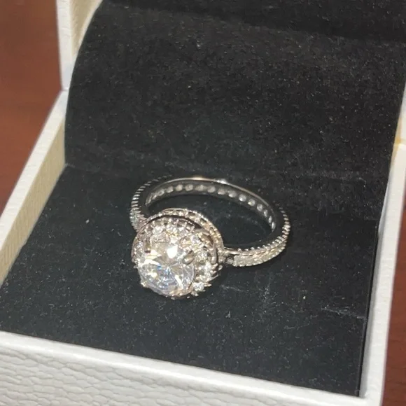 GORGEOUS 925 STERLING SILVER SIMULATED DIAMONDS HALO RING